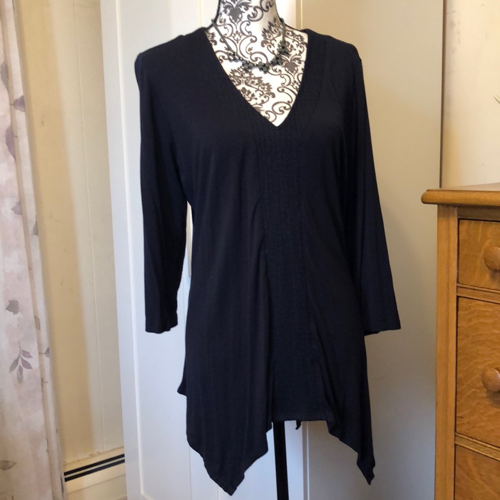 Adrianna Papell Dark Navy Shark Bite V-neck Top Size 1X